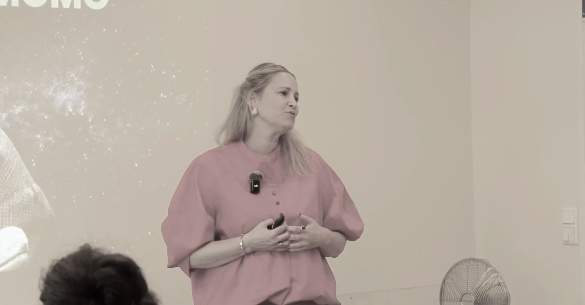 Miriam Zillmann im Training, im Gespräch mit der Gruppe